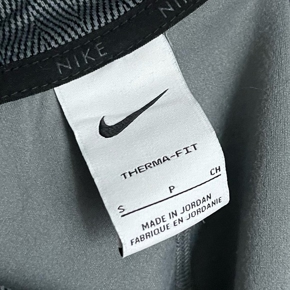 Nike • Grey Herringbone Chevron Grey Therma Fit ONE Pullover - Picture 3 of 7